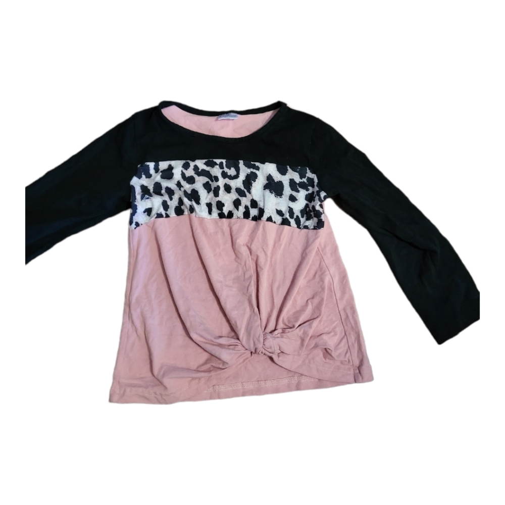 💥 3 for $20💥 Girls size 6/7 long sleeve shirt